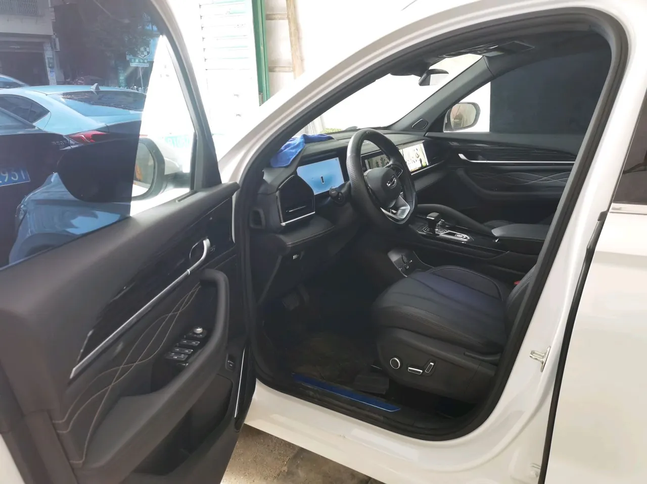 Geely 2024 XingyueL (Monjaro) 2.0TD EVO Two-Drive Long Wind Edition Automatic Gear 3