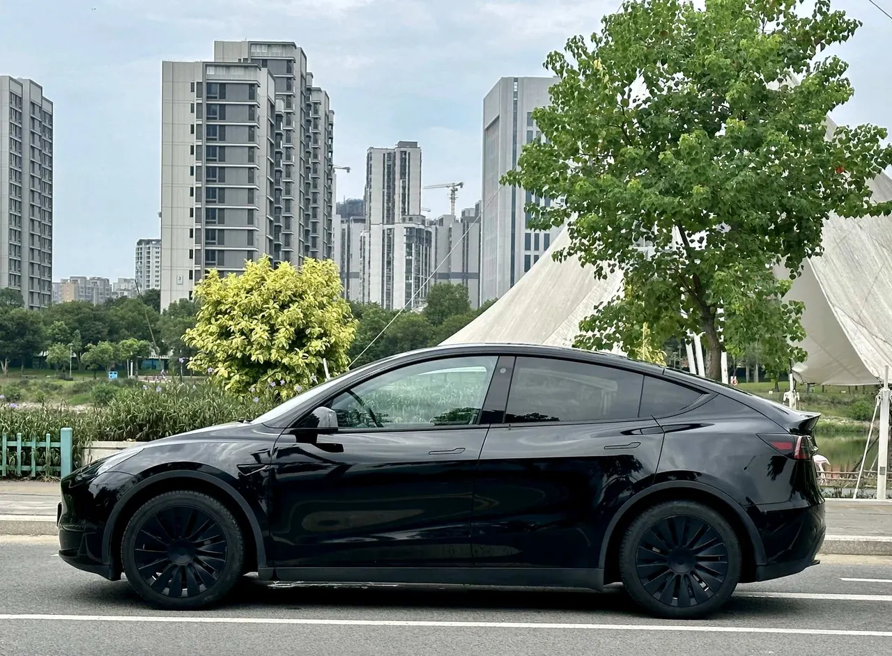 Tesla 2022 Model Y rear-wheel drive version (facelift) automatic gear 3