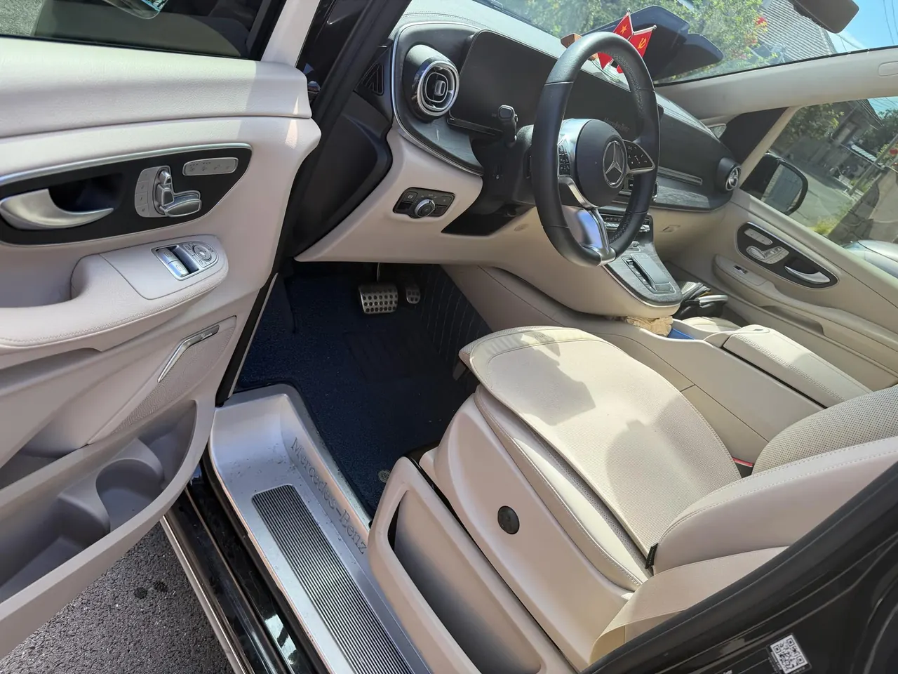 Mercedes Benz V 2024V 300 L 48V 2.0T Deluxe Automatic Gear 2