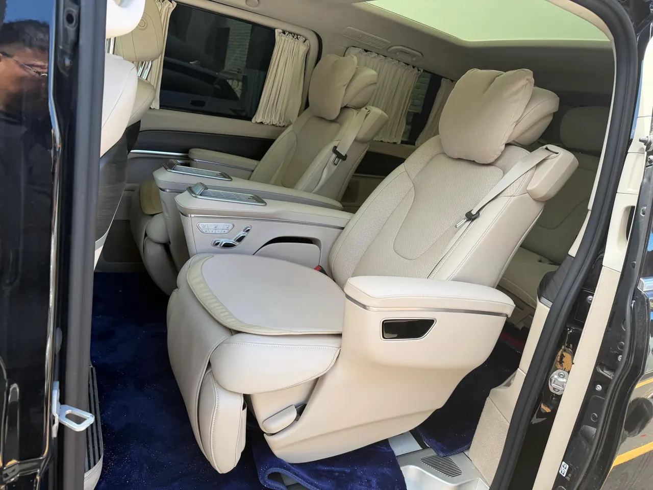 Mercedes Benz V 2024V 300 L 48V 2.0T Deluxe Automatic Gear 3