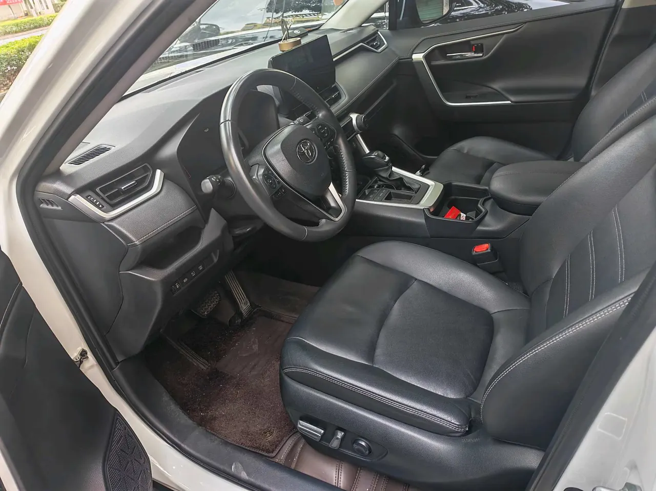 Toyota 2024 RAV4 Rongbo 2.0 Stepless Two-Drive Fashion Plus Edition Automatic Gear 5