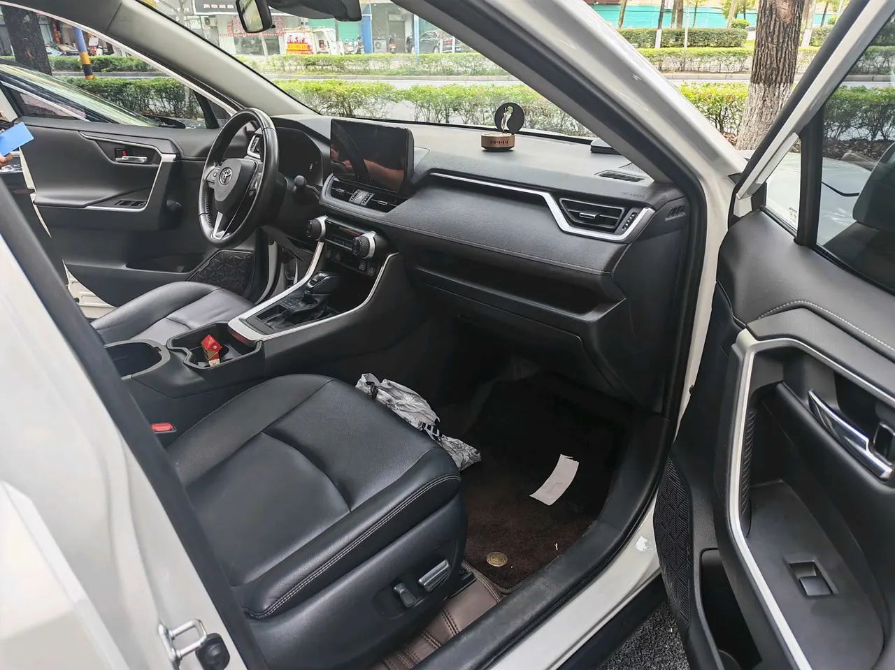 Toyota 2024 RAV4 Rongbo 2.0 Stepless Two-Drive Fashion Plus Edition Automatic Gear 6