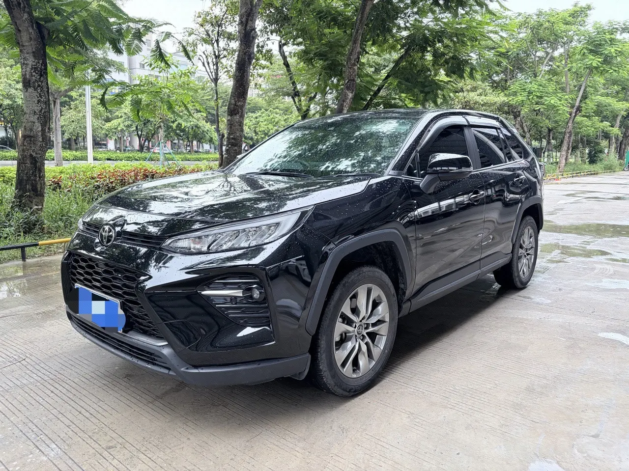 Open image lightbox: Toyota 2024 Wilanda 2.0 Stepless Two-Drive Leading Edition Automatic Gear