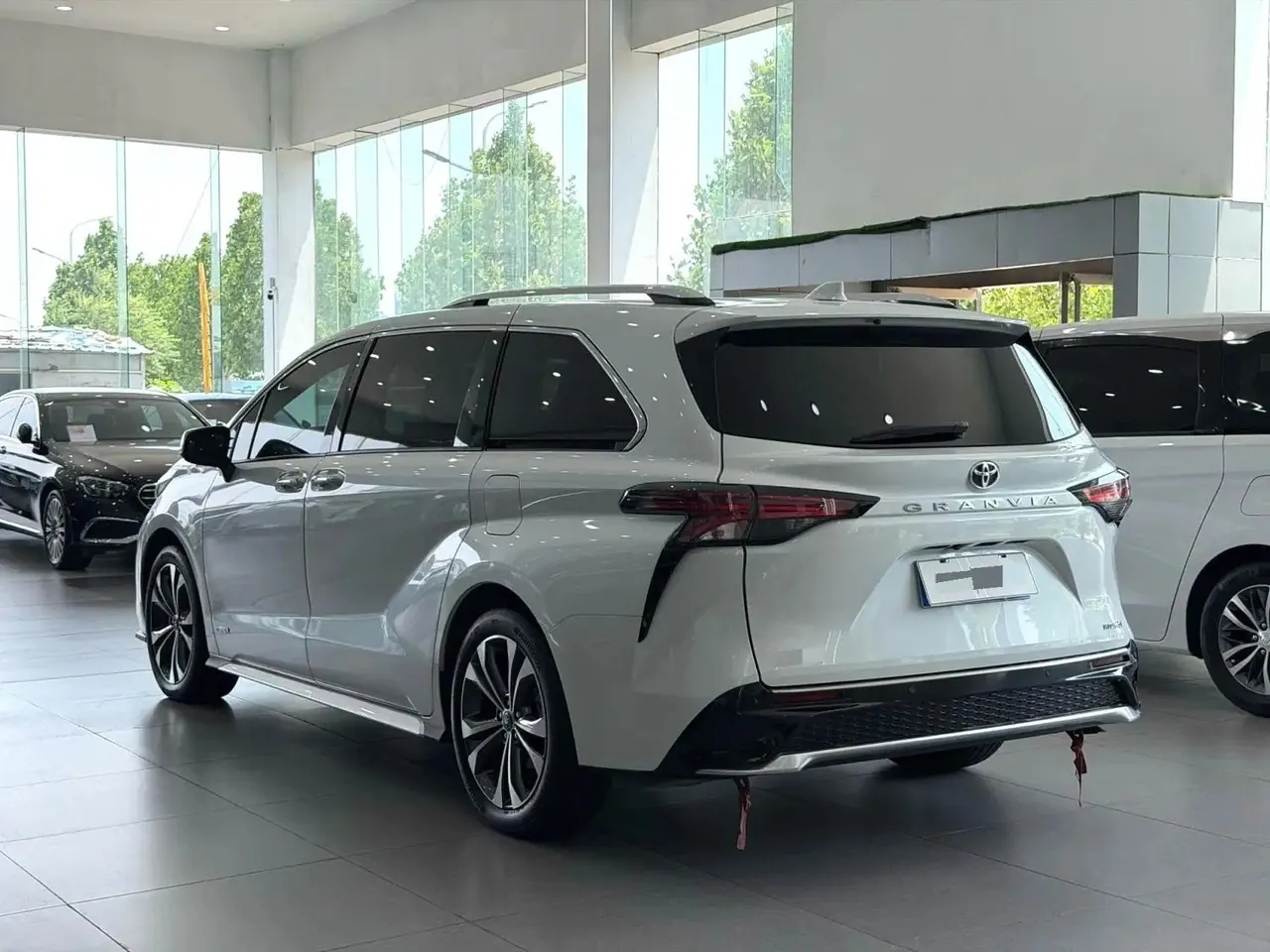 Toyota 2024 Grevia HYBRID 2.5 Stepless Premium PLUS Edition Automatic Gear 2