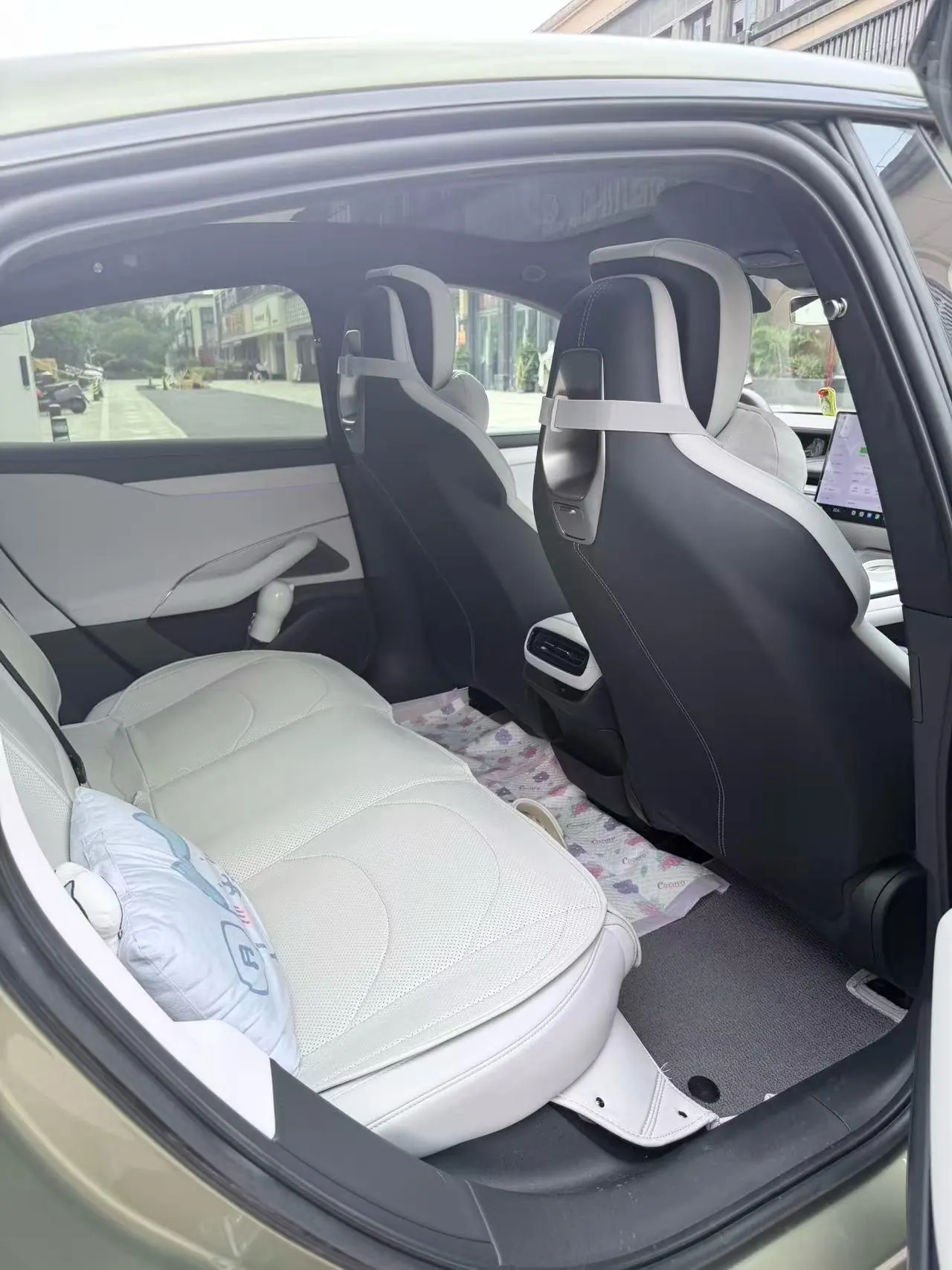 MI 2024 SU 7 750km Four-wheel Drive Max Founding Edition Automatic Gear 3