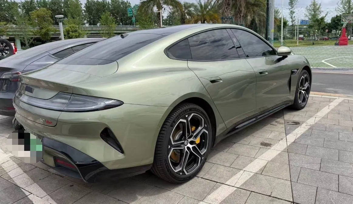 MI 2024 SU 7 750km Four-wheel Drive Max Founding Edition Automatic Gear 4