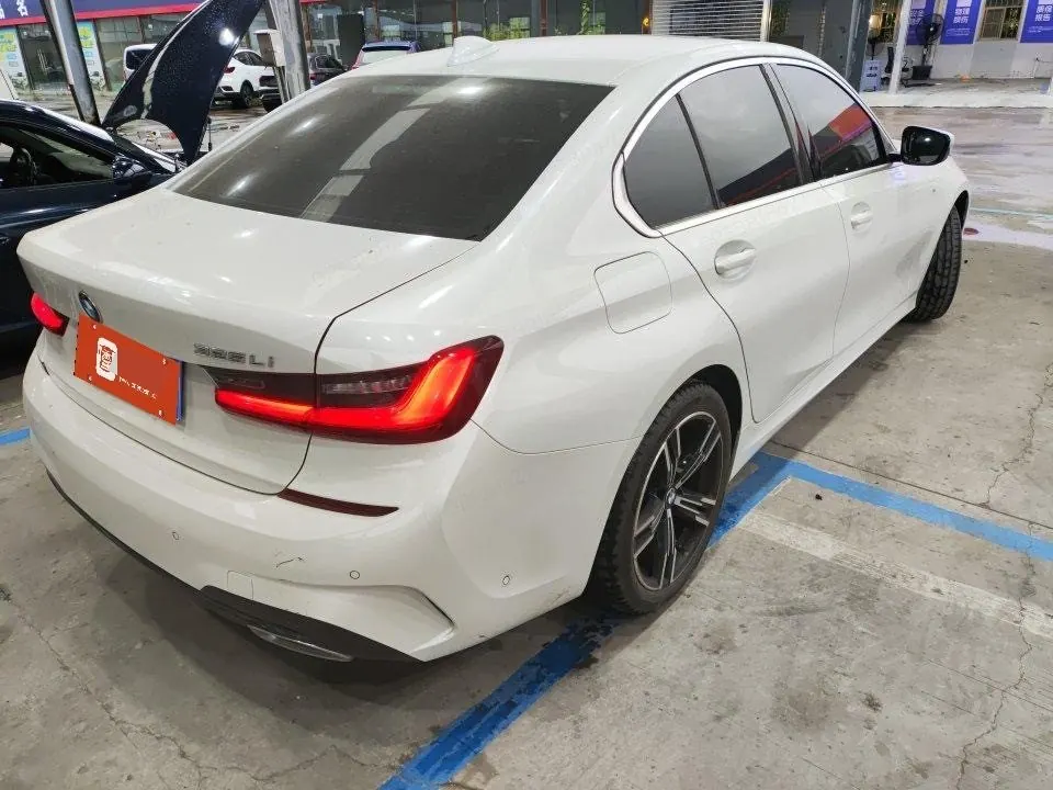BMW 3 Series 2022 325i 2.0T M Sports Suit (Modified) Automatic Gear 2