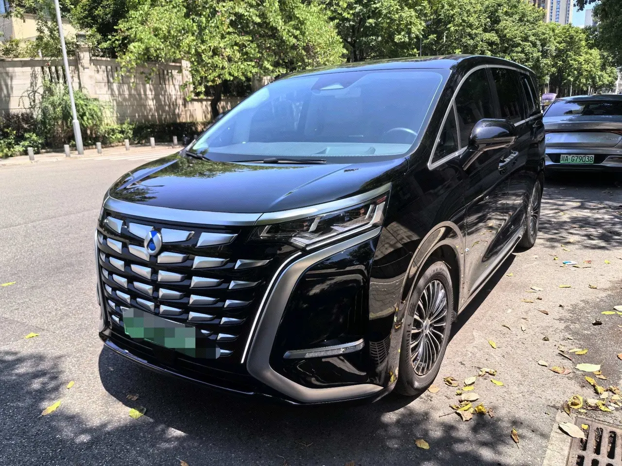 打开图片灯箱:Denza 2024 Denza D9 DM-i 1.5T Stepless 980 Four-wheel Drive Honorable Automatic Gear
