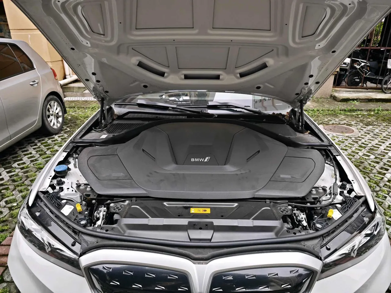 BMW 2024 i3 eDrive 35 L automatic gear 2