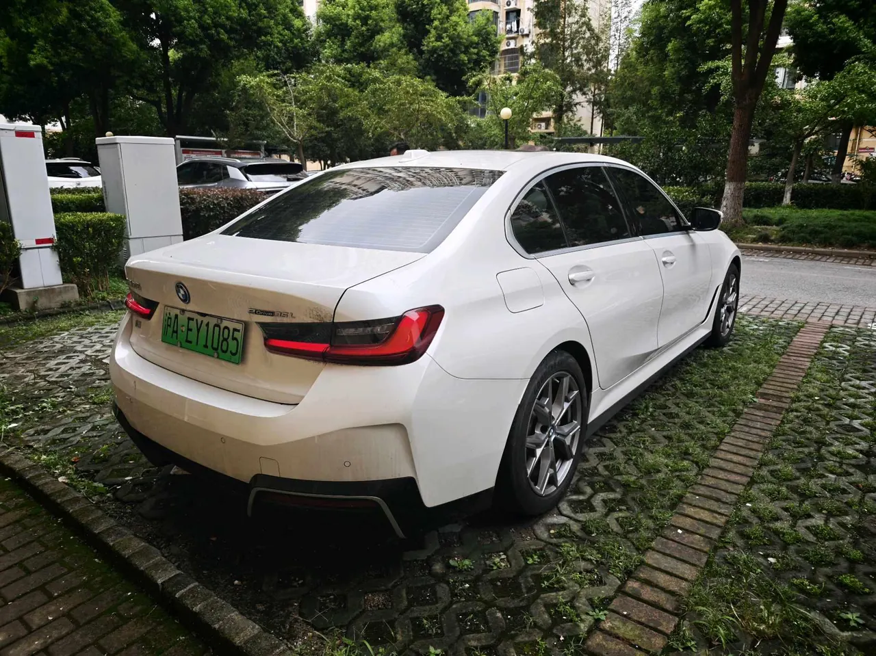 BMW 2024 i3 eDrive 35 L automatic gear 5