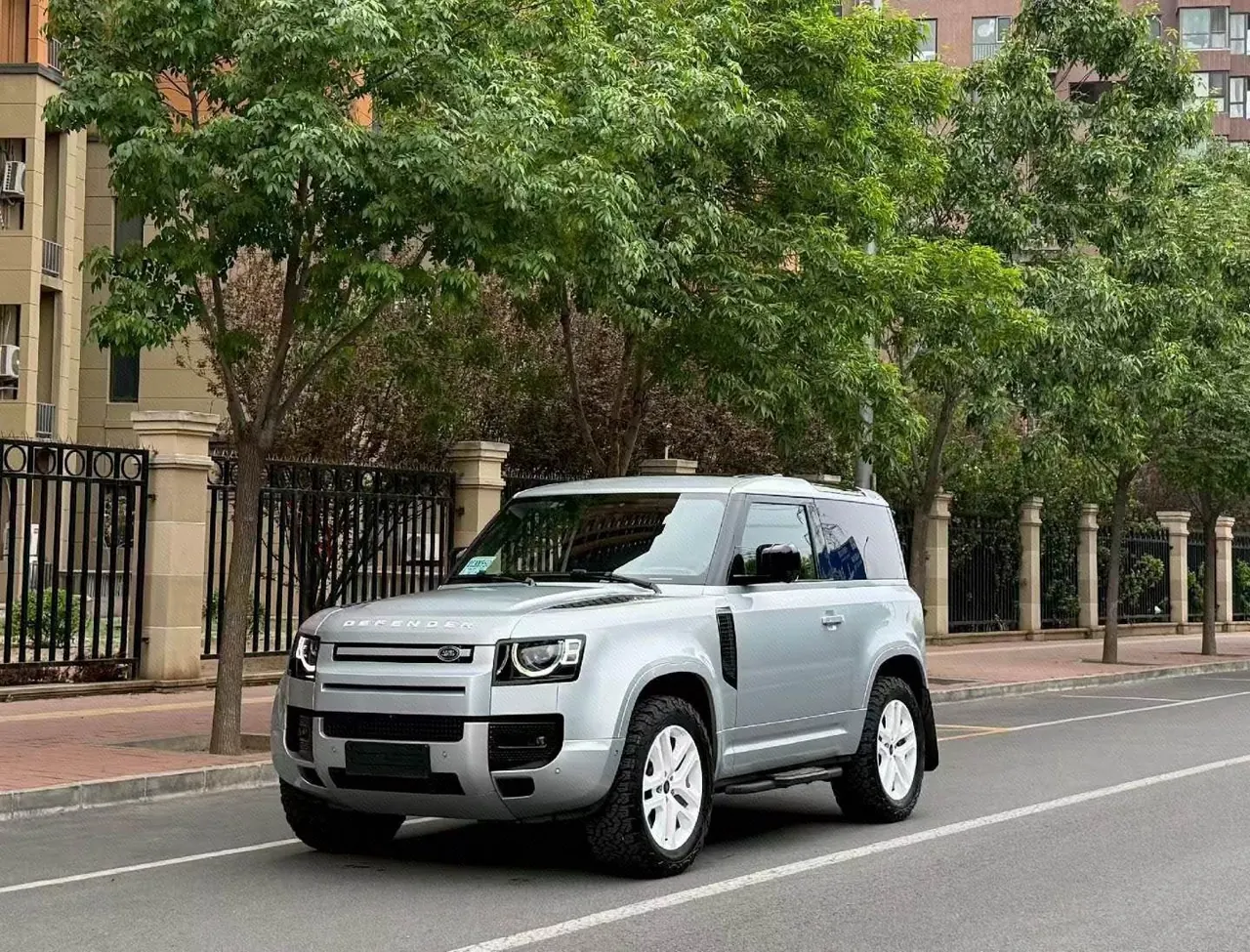 Open image lightbox: Land Rover Guard (Imported) 2022 Guard 90 48V 3.0T P400 XS Automatic Gear