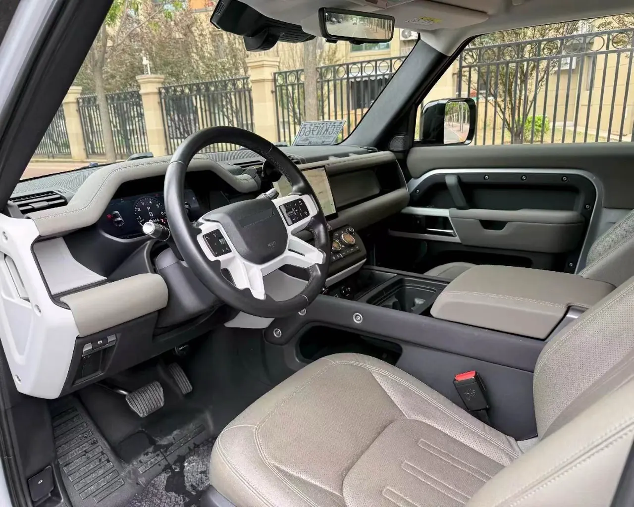 Land Rover Guard (Imported) 2022 Guard 90 48V 3.0T P400 XS Automatic Gear 4