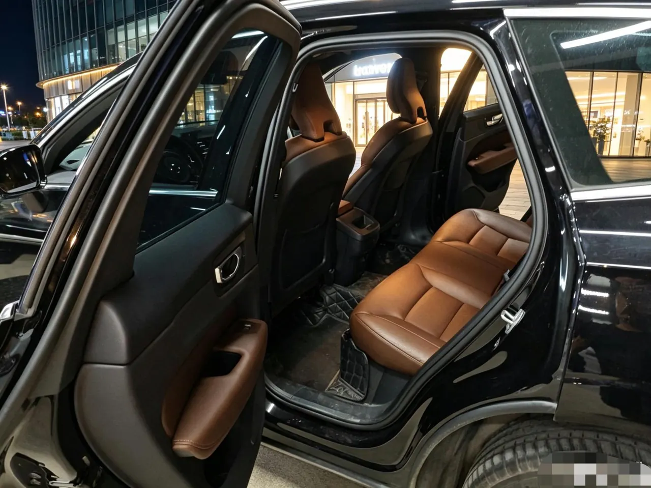 Volvo 2024 XC60 48V 2.0T B5 4-wheel-drive Zhiyi Deluxe Edition Automatic Gear 5