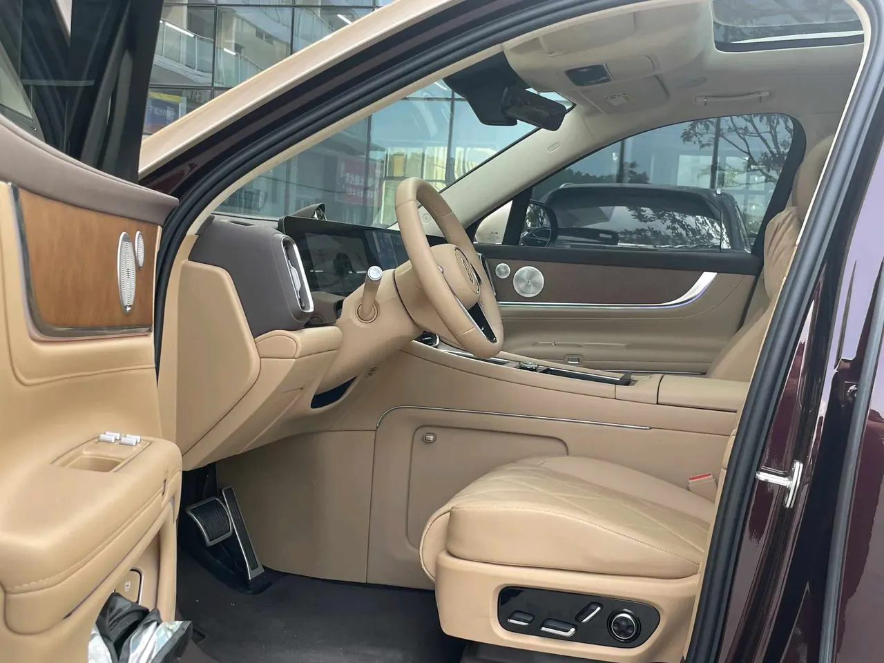 AITO 2025 AITO M9 extended range Ultra version 52kWh6 seat version automatic gear 5