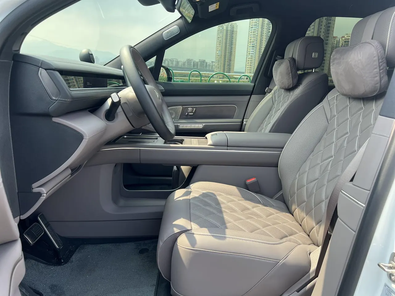 NIO 2026 ES8 6-seat executive deluxe automatic gear 4