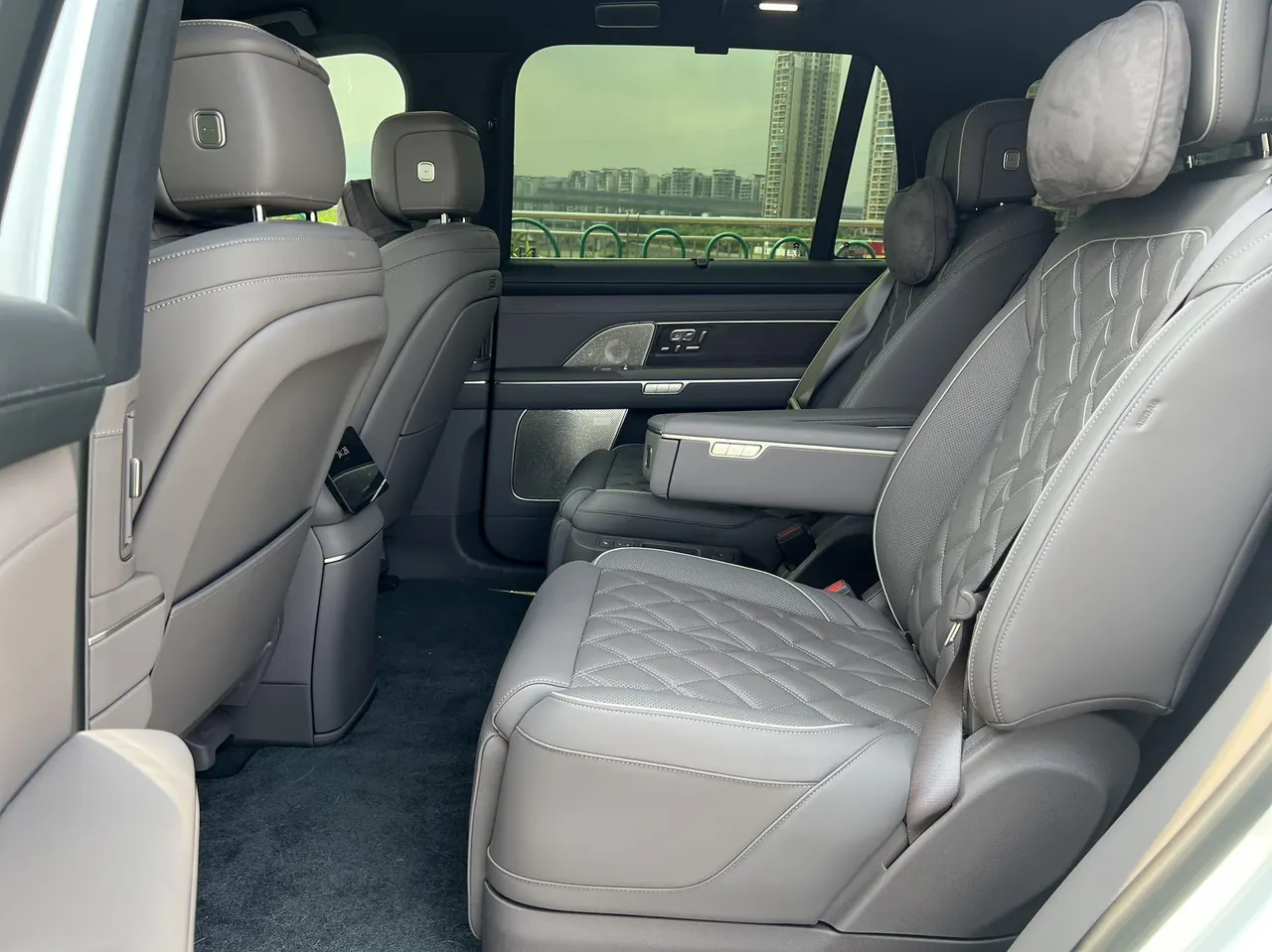 NIO 2026 ES8 6-seat executive deluxe automatic gear 6