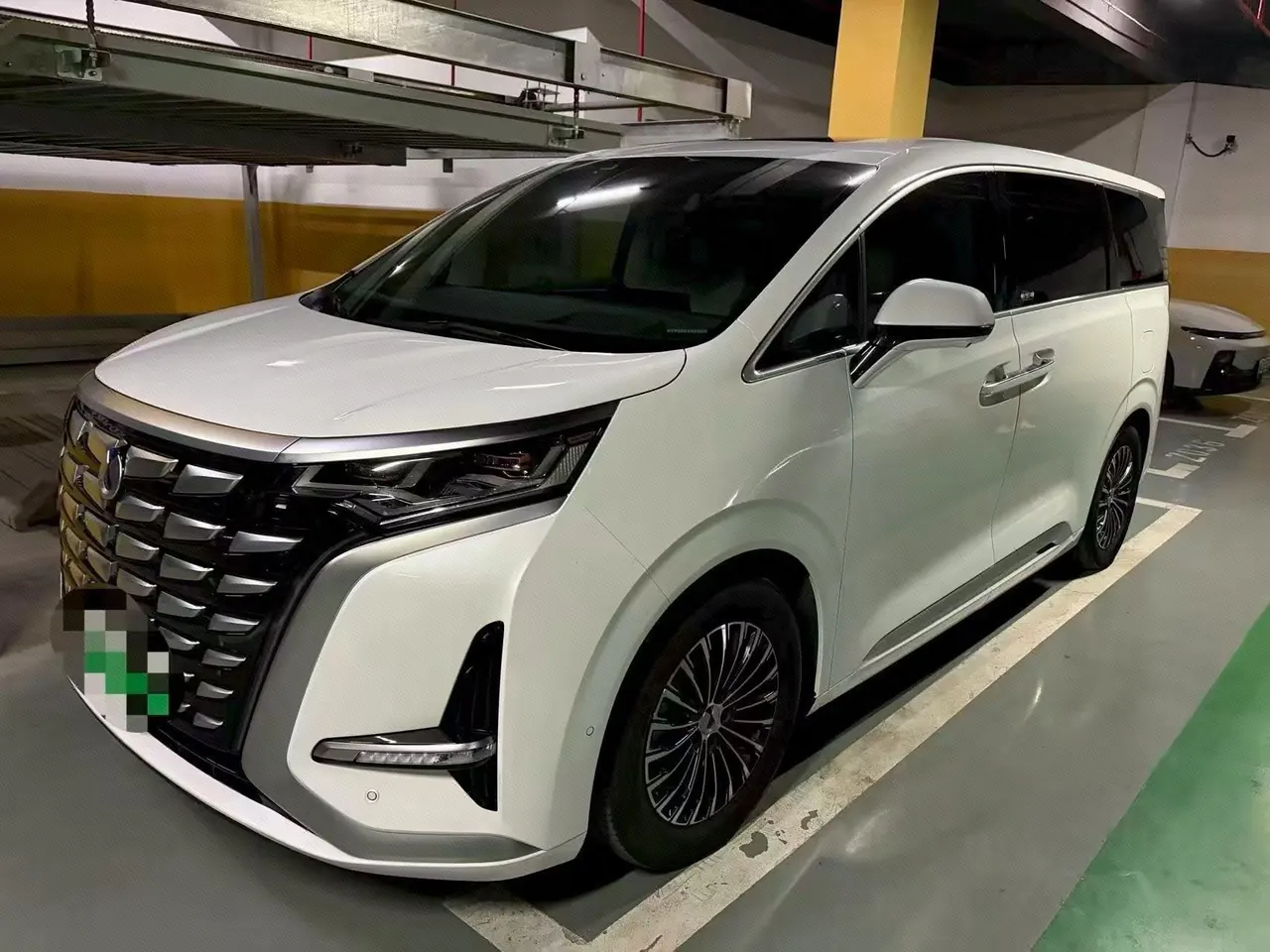 Open image lightbox: Denza 2022 Denza D9 DM-i 1.5T Stepless 970 Four-wheel Drive Honorable Automatic Gear