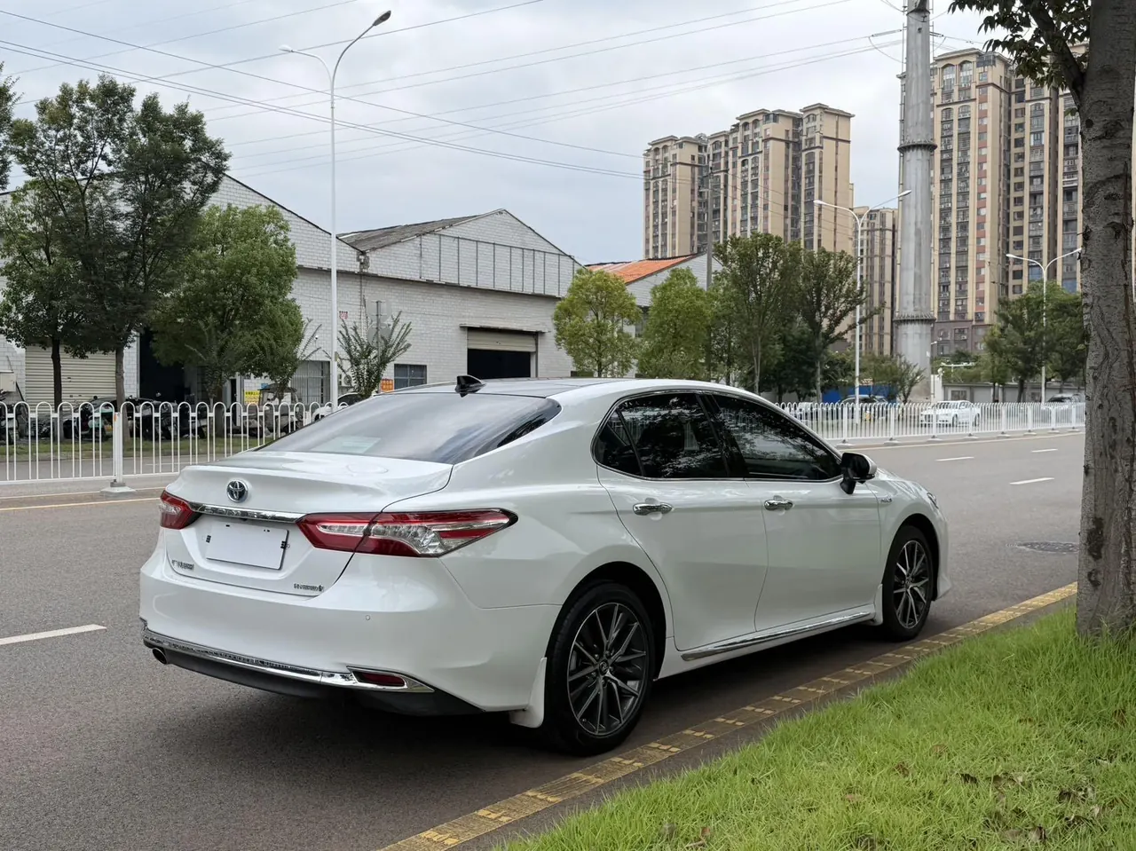 Toyota 2023 Camry Dual Engine 2.5HG Stepless Deluxe Automatic Gear 4