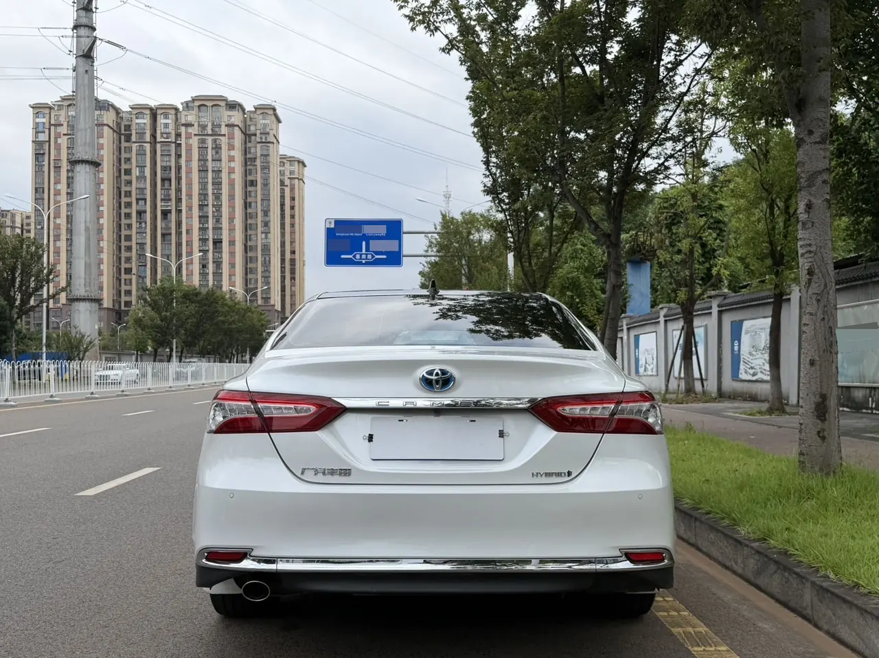 Toyota 2023 Camry Dual Engine 2.5HG Stepless Deluxe Automatic Gear 5