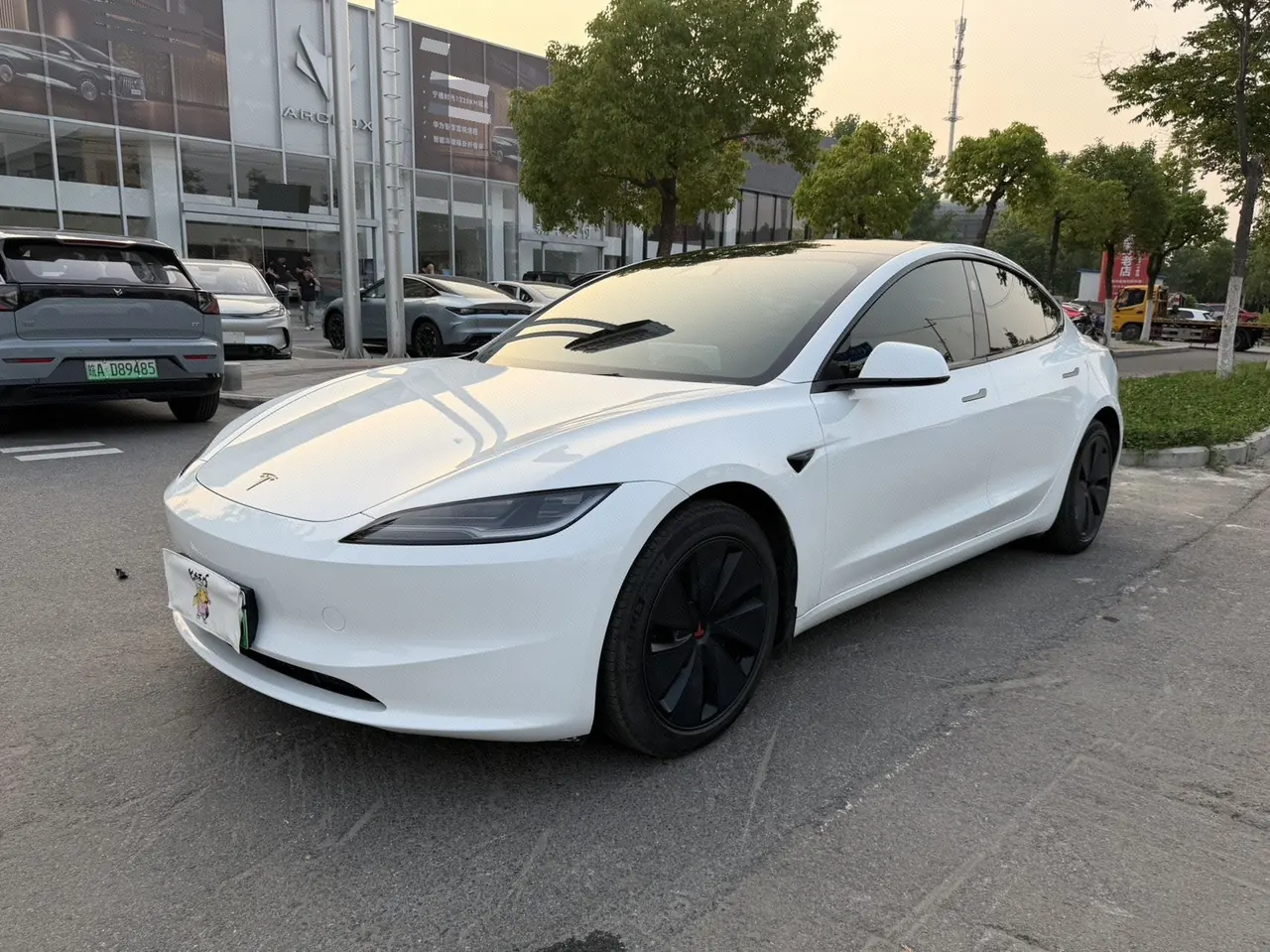 打开图片灯箱:Tesla 2023 Model 3 Long Endurance New Edition Dual Motor All-wheel Drive Automatic Transmission