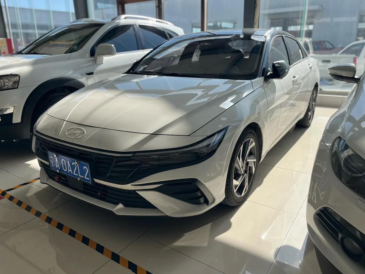 打开图片灯箱:Hyundai 2023 Elantra -3-compartment 1.5 stepless LUX premium automatic gear