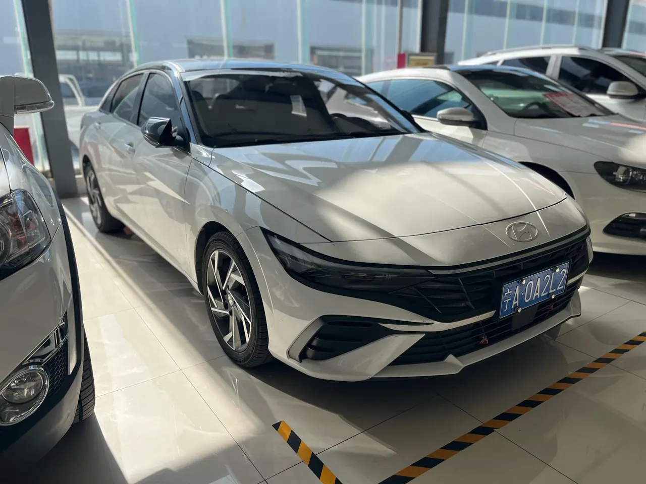 Hyundai 2023 Elantra -3-compartment 1.5 stepless LUX premium automatic gear 3