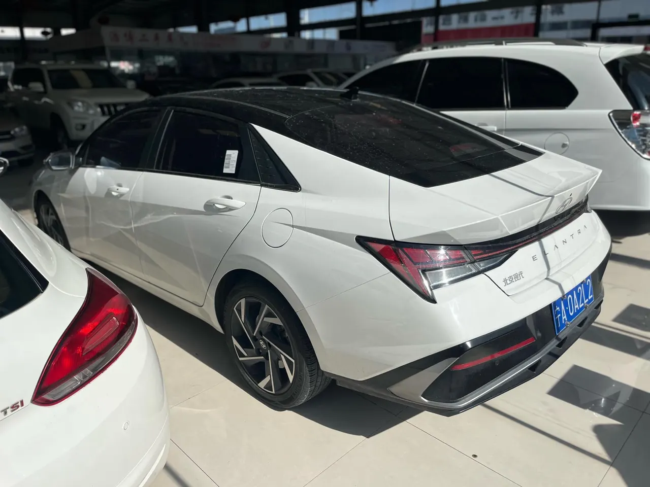 Hyundai 2023 Elantra -3-compartment 1.5 stepless LUX premium automatic gear 7