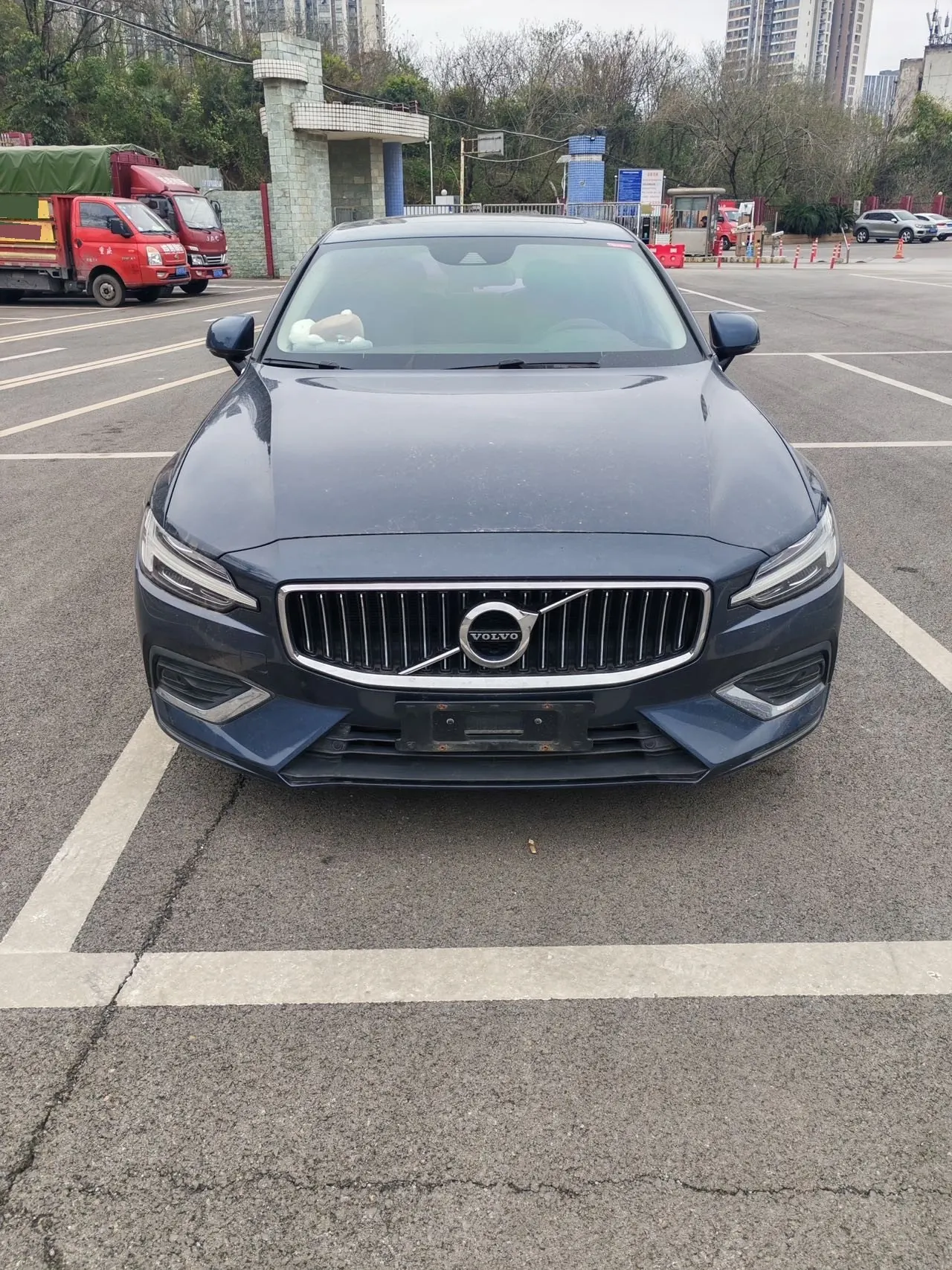 Volvo 2020 S60 2.0T T4 Zhiyi Deluxe Edition Automatic Gear 2