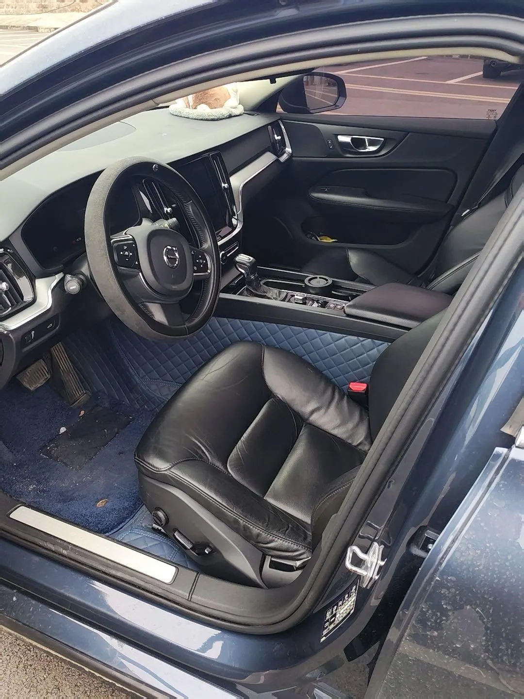 Volvo 2020 S60 2.0T T4 Zhiyi Deluxe Edition Automatic Gear 3