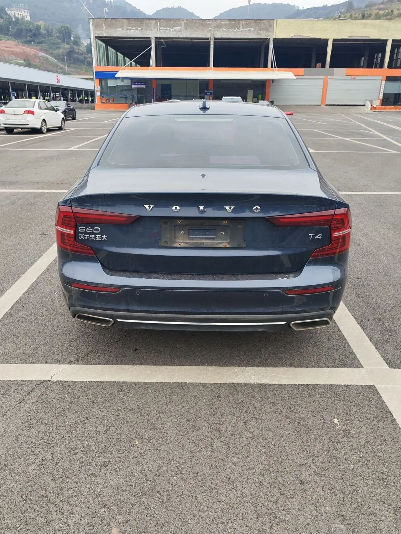 Volvo 2020 S60 2.0T T4 Zhiyi Deluxe Edition Automatic Gear 8