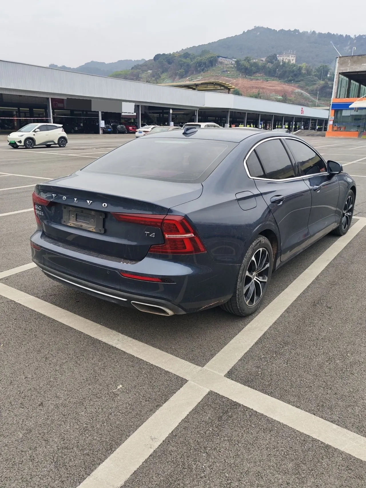 Volvo 2020 S60 2.0T T4 Zhiyi Deluxe Edition Automatic Gear 9