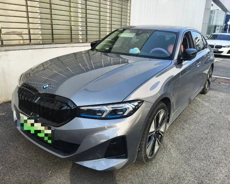 Open image lightbox: BMW 2023 i3 eDrive 40 L obsidian night sports suit automatic gear
