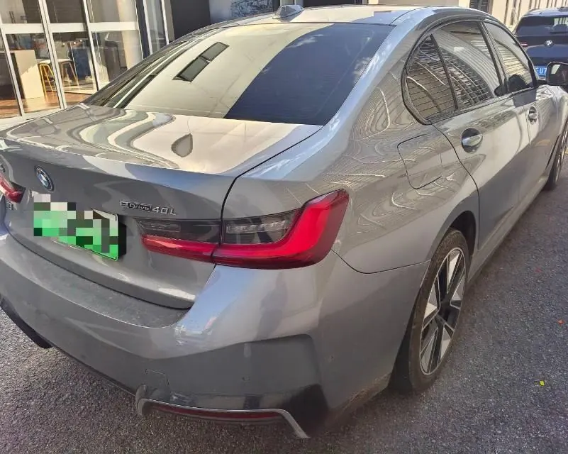 BMW 2023 i3 eDrive 40 L obsidian night sports suit automatic gear 2