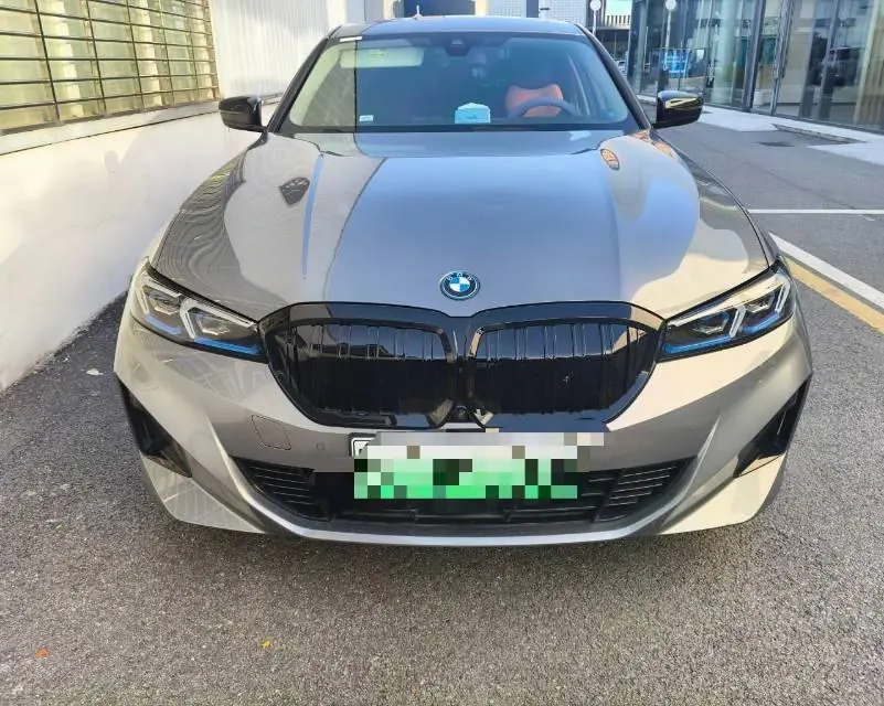 BMW 2023 i3 eDrive 40 L obsidian night sports suit automatic gear 3