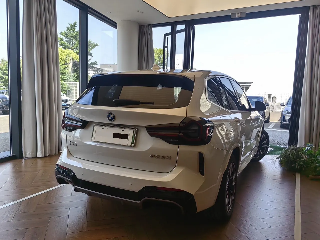 BMW 2023 iX3 leading automatic 6