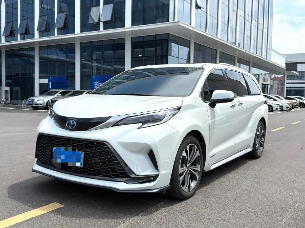 打开图片灯箱:Toyota 2023 Grevia HYBRID 2.5 Stepless Premium PLUS Edition Automatic Gear
