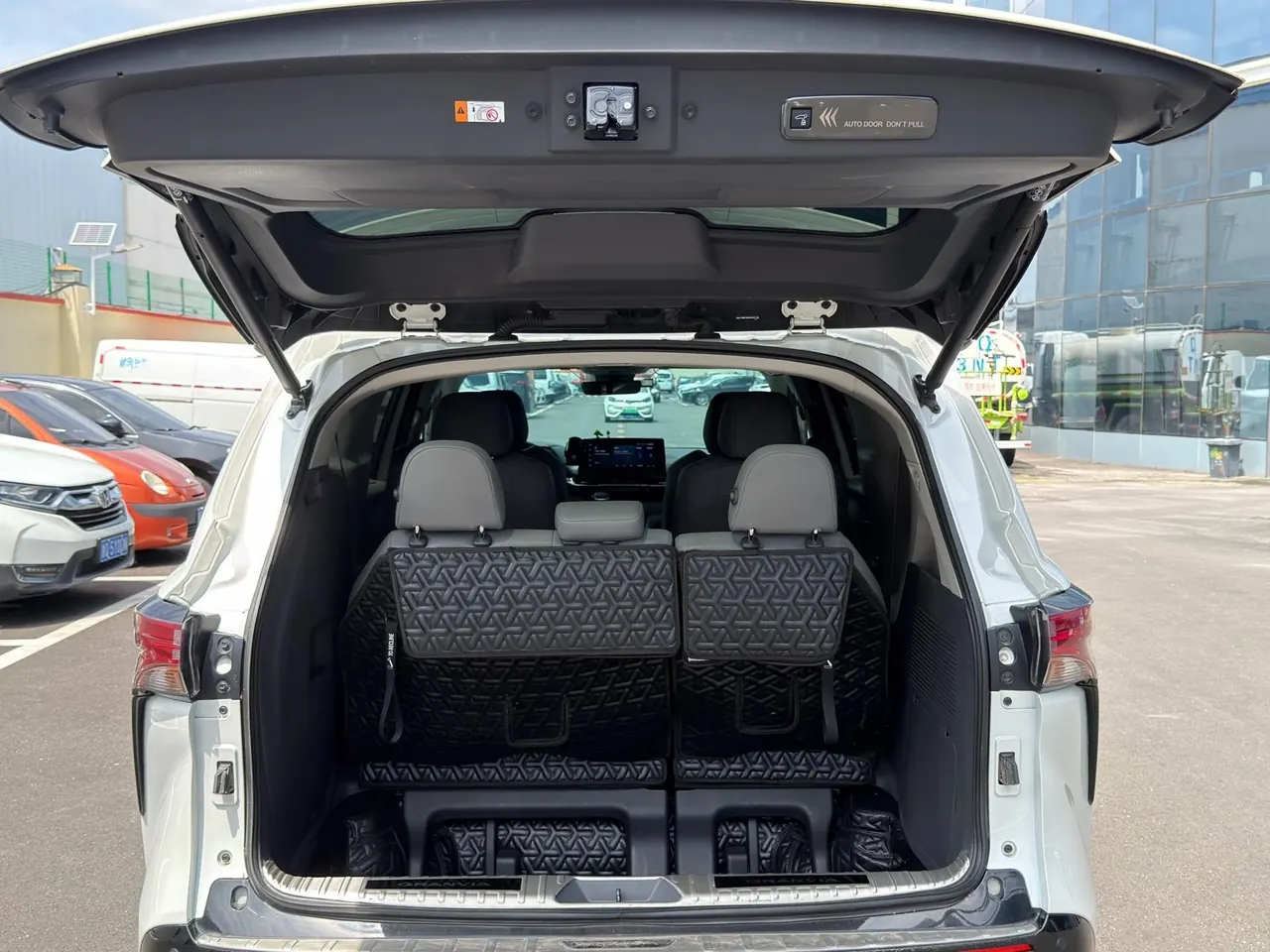 Toyota 2023 Grevia HYBRID 2.5 Stepless Premium PLUS Edition Automatic Gear 11
