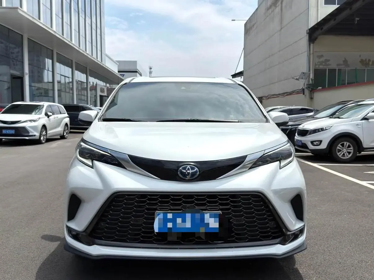 Toyota 2023 Grevia HYBRID 2.5 Stepless Premium PLUS Edition Automatic Gear 2