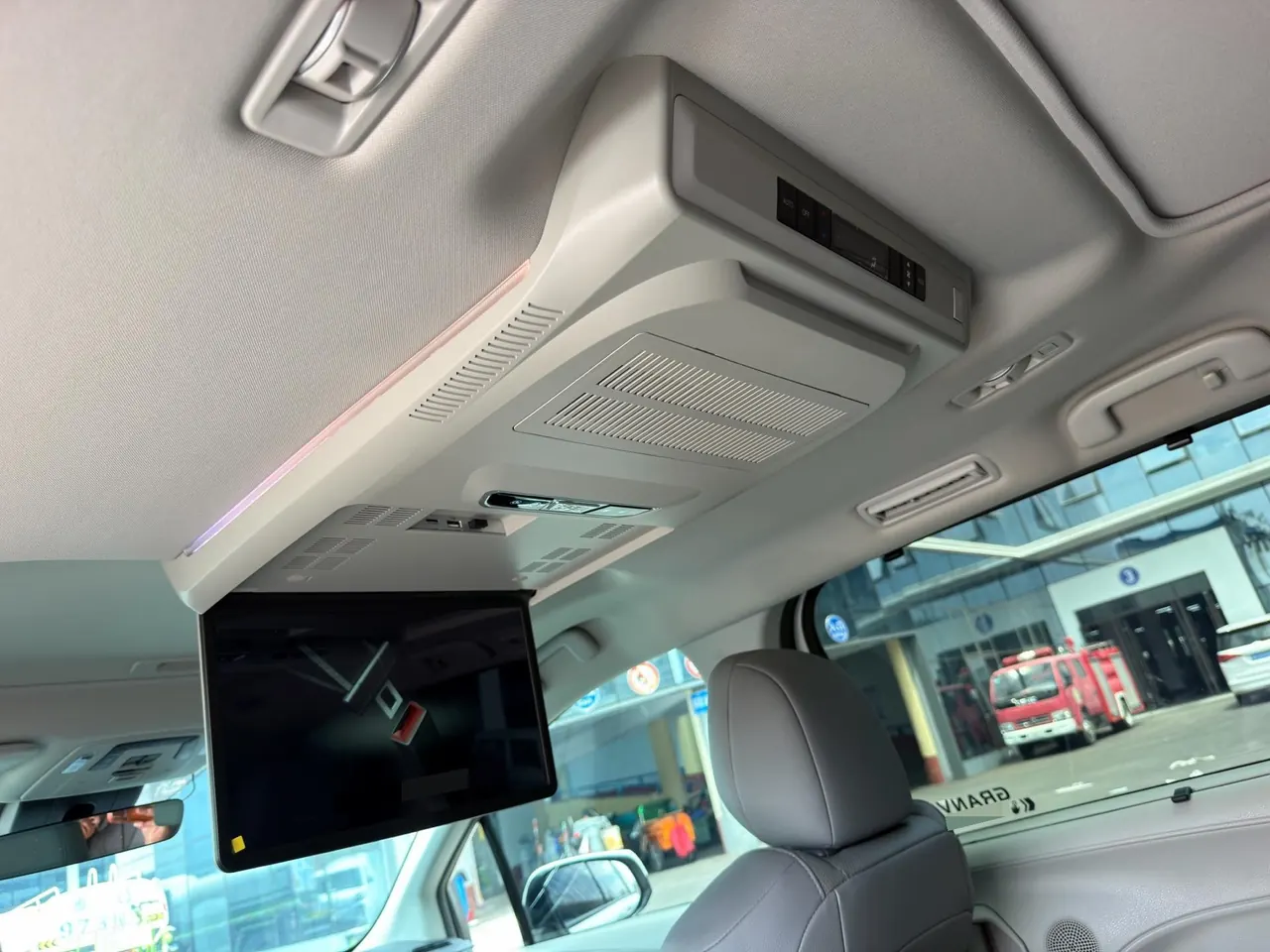 Toyota 2023 Grevia HYBRID 2.5 Stepless Premium PLUS Edition Automatic Gear 5