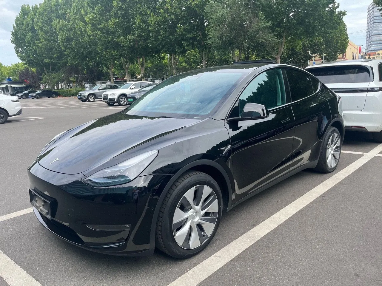Open image lightbox: Tesla 2022 Model Y long endurance all-wheel drive version automatic transmission