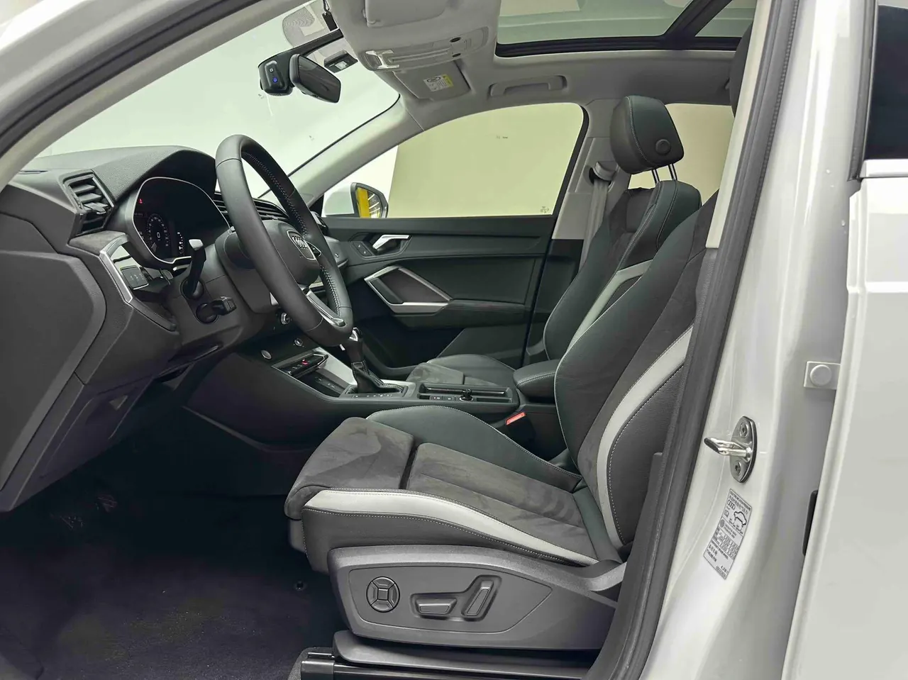 Audi 2022 Q3 1.4TFSI 35TFSI Fashion Dynamic Automatic 3