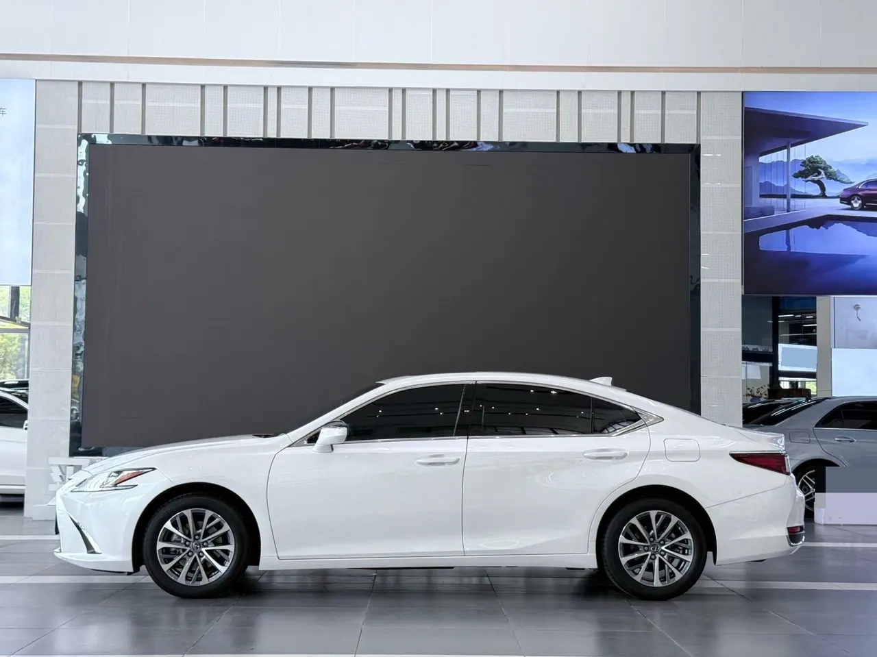 Lexus ES (Imported) 2023 ES260 2.5 Excellence Automatic Gear 3