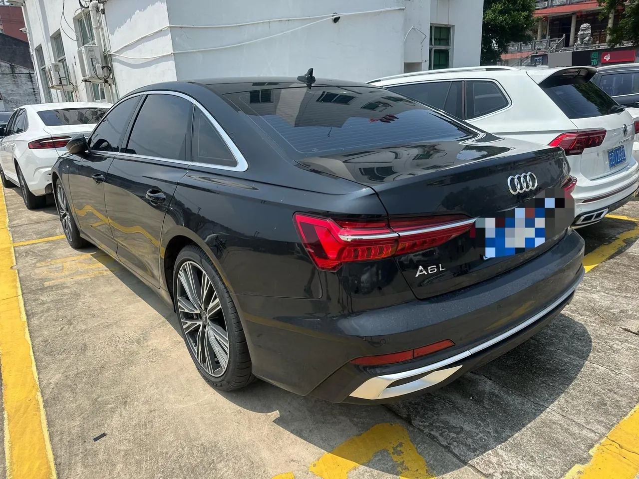 Audi 2023 A6L 2.0TFSI 40TFSI Deluxe Elegant Automatic 3