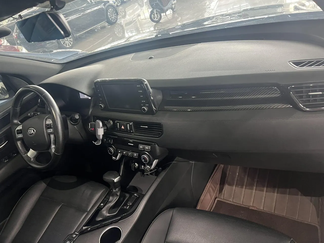 Kia 2020 KX7 2.0T two-wheel-drive GL 7-seater automatic 5
