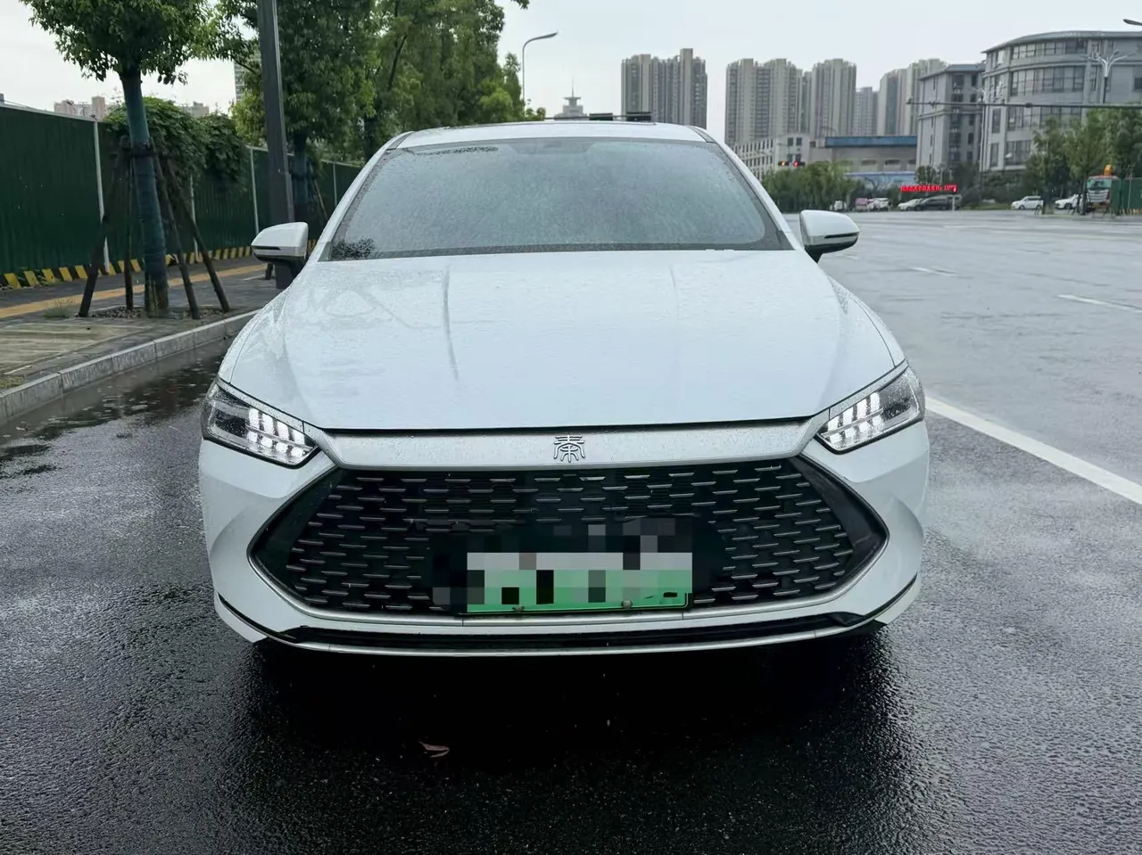 Open image lightbox: BYD 2023 Qin PLUS DM-i 1.5 stepless champion version leading 120KM automatic gear