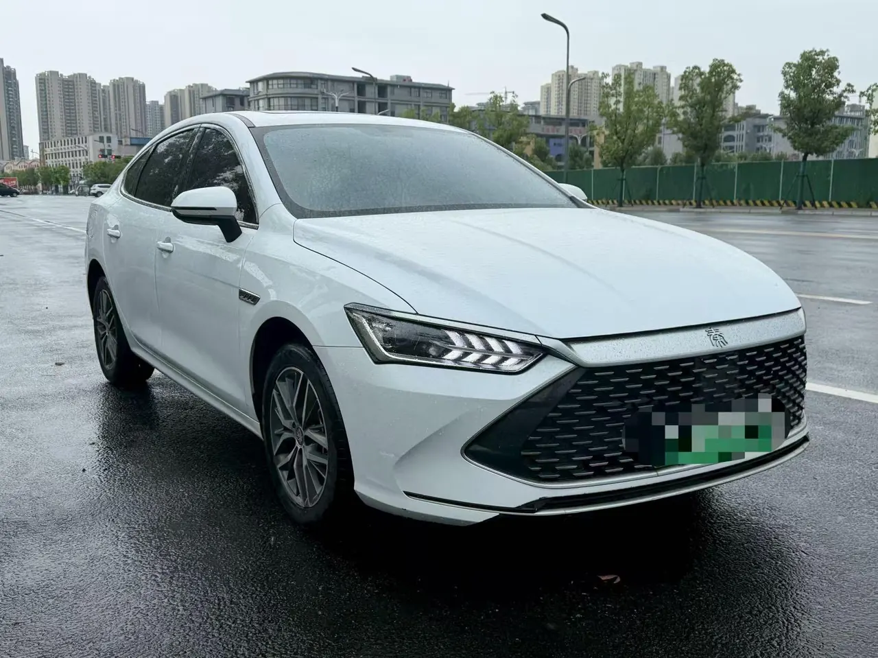 BYD 2023 Qin PLUS DM-i 1.5 stepless champion version leading 120KM automatic gear 2