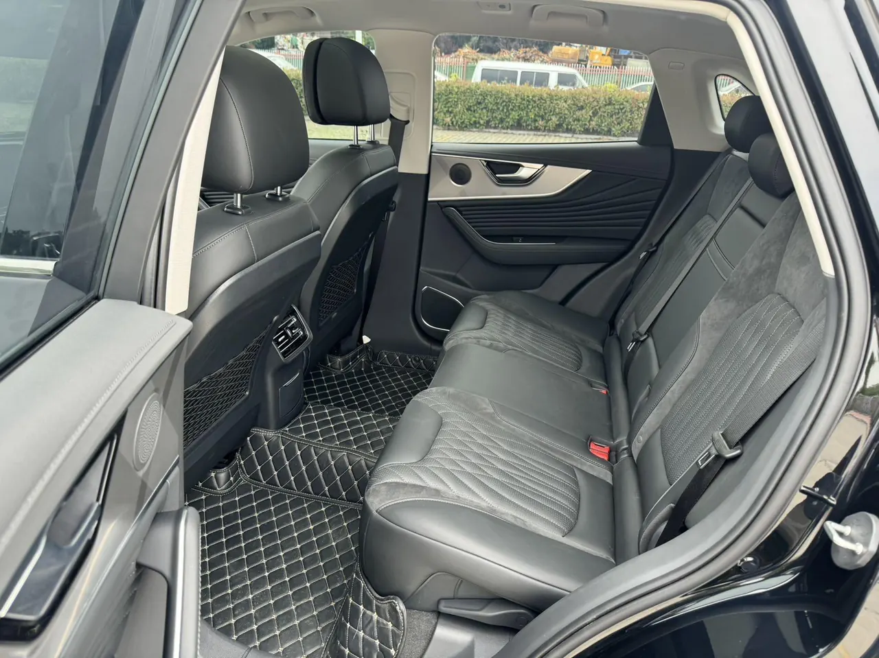 HongQi 2023 HS5 2.0T 4-wheel drive flag enjoy Pro version automatic gear 4