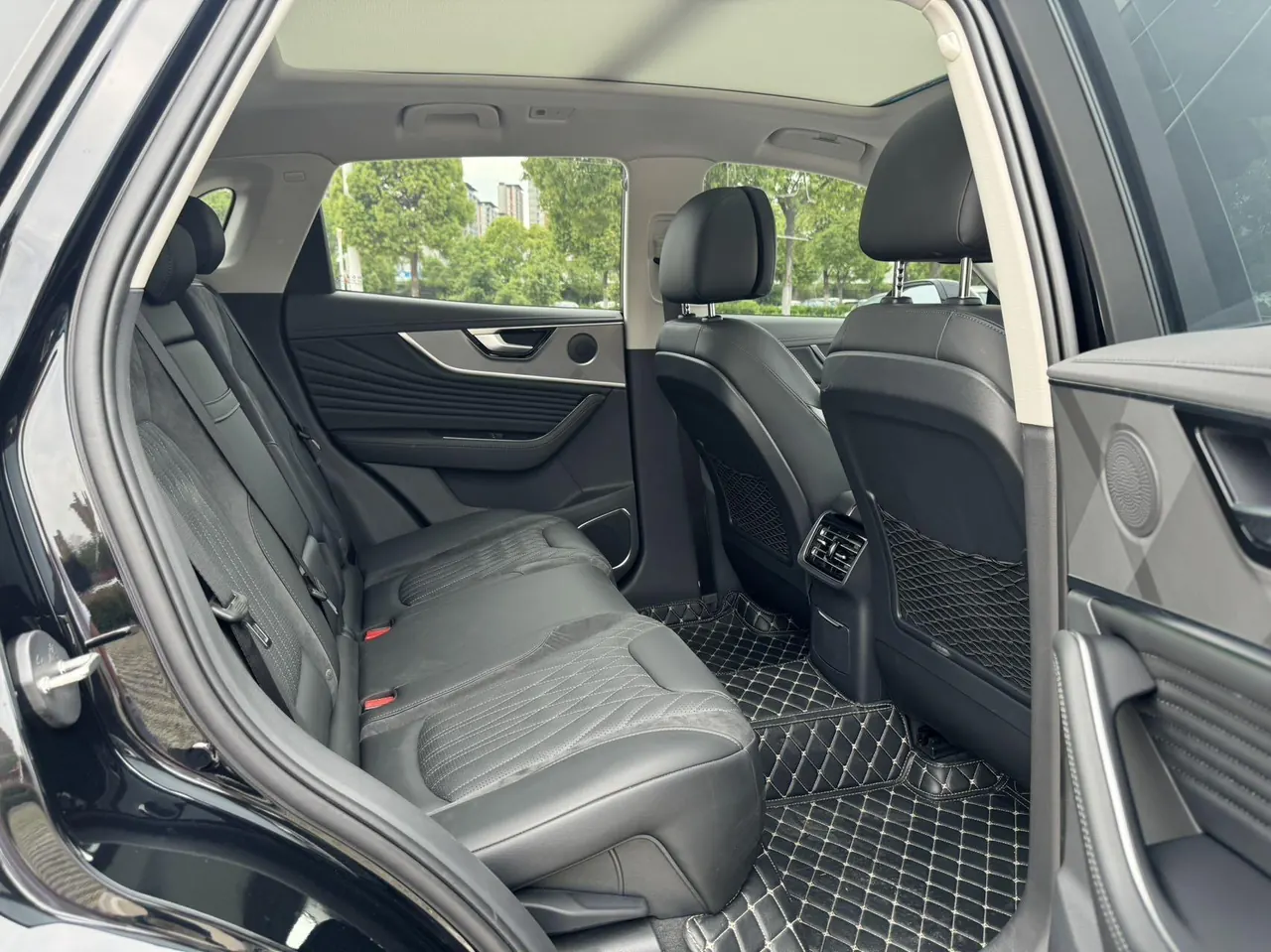 HongQi 2023 HS5 2.0T 4-wheel drive flag enjoy Pro version automatic gear 6