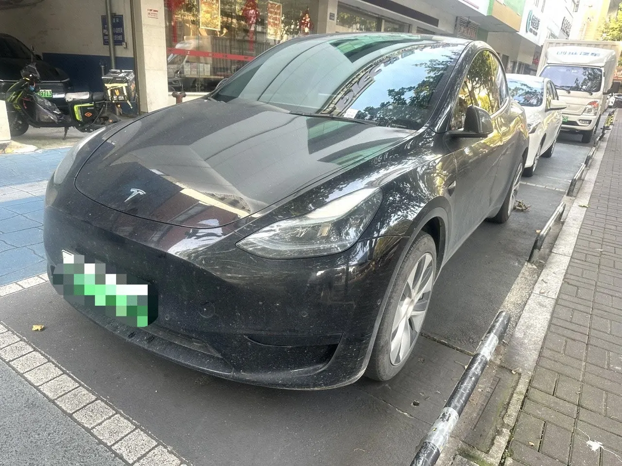 Open image lightbox: Tesla 2023 Model Y rear-wheel drive version automatic transmission