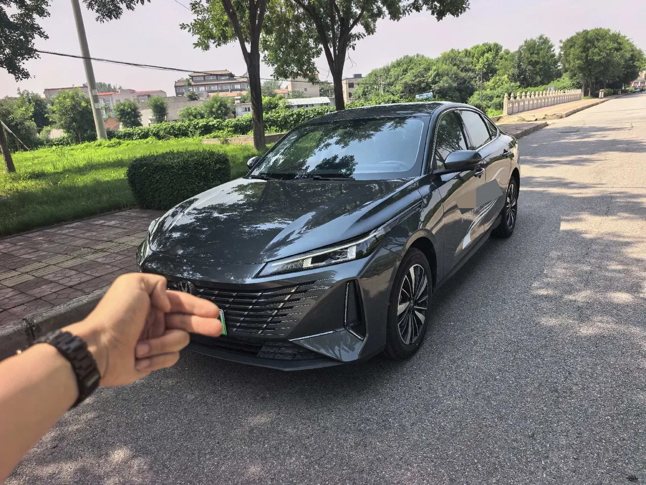 Open image lightbox: ChangAn Yidong New Energy 2025 Yidong PHEV 1.5 Stepless Smart New Blue Whale 145KM Battleship Edition Automatic Gear